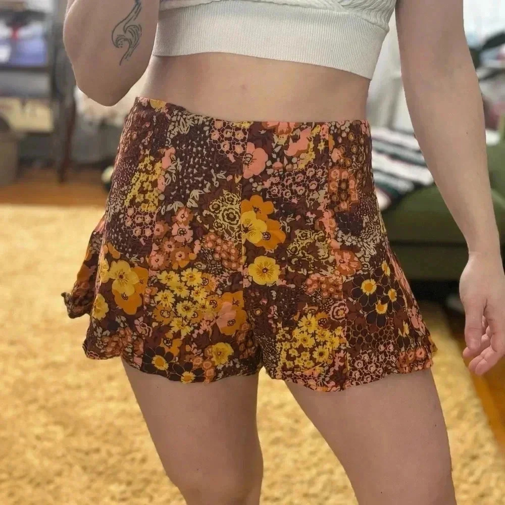 Kimchi Blue Urban Outfitters Brown Floral Pattern Flowy Shorts